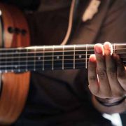 Online Guitar Lessons – Best Sites Compared & Tips On What To Look For